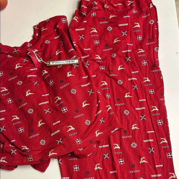 SKIMS Red Patterned Pajama Set - Picture 7 of 7